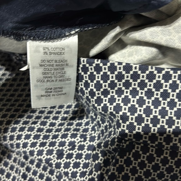 Adrienne Vittadini hip pocket, belt loop zip fly, navy blue pattern shorts - Picture 8 of 10